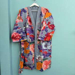 Kimono Kantha indien fait à la main en coton Vintage léger manteau long pour femmes et veste unisexe cadeau d'hiver pour elle - Product Image 2