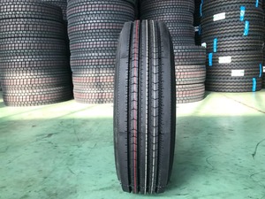 Neumático de camión multiusos 11R24.5 16PR diseñado para dirección, tracción y uso en todas las posiciones, que ofrece un rendimiento flexible y reforzado. - Product Image 2