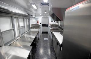 Pertly Working New Working Food Truck a la venta, completamente abastecido con todos los equipos, incluida la máquina de café, Icecreem - Product Image 4