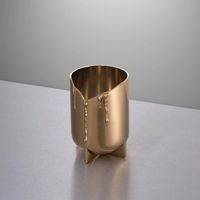 Pot de bougie en cire métallique à finition antique avec texture rustique idéal pour la décoration de ferme et les intérieurs à thème vintage toujours