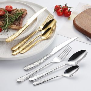 Ensemble de couverts en métal au design attrayant offrant élégance et durabilité, rendant les moments de repas inoubliables et agréables au quotidien. - Product Image 6