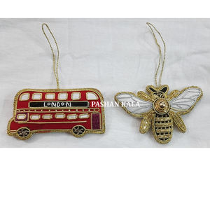 Hecho a mano hermosa decoración colgante de Navidad adornos Zari bordado trabajo forma autobús y abeja uso decoración del hogar - Product Image 1