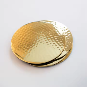 Juego de posavasos de metal dorado de primera calidad con grabado de celosía único perfecto para eventos corporativos y regalos de decor IMPEX - Product Image 4