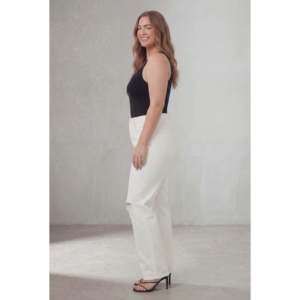 Jeans grande taille pour femmes avec détails déchirés aux genoux, blanc - Product Image 4