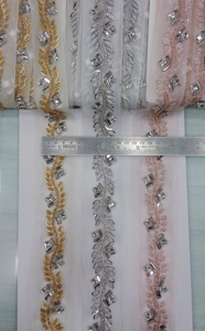 Vestidos de novia elegantes con ribete de encaje de cuentas bordadas hechas a mano de alta calidad y cortinas de prendas artesanales DIY, respetuosas con el medio ambiente - Product Image 2