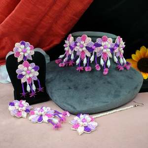 Ensemble de colliers artisanaux floraux à détails fins Élégance inspirée de la nature Accents vibrants Colliers de mode minimaux de la meilleure qualité - Product Image 2