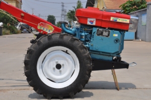 ZUBR 8HP-24HP utiliser motoculteur rotatif/<span class=keywords><strong>tondeuse</strong></span> rotative/<span class=keywords><strong>remorque</strong></span>/motoculteur de charrue <span class=keywords><strong>tracteur</strong></span> de marche <span class=keywords><strong>pour</strong></span> la ferme - Product Image 6