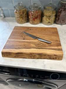 Planche à découper en bois d'acacia à bord vif, artisanale, rustique, épaisse et lourde, pour la maison, l'hôtel, le restaurant - Product Image 2