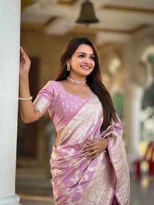 Sari de seda Banarasi suave de primera calidad con tejido zari y diseño Meenakari en toda la prenda. - Product Image 2