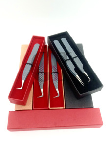 Pince à cils droits Pro en acier inoxydable avec revêtement en poudre gris à 90 degrés Volume de la botte maigre Outil de beauté avec logo personnalisé - Product Image 2