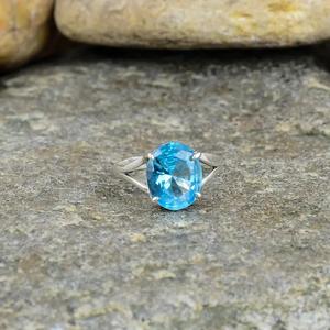 Anillo elegante de Topacio Azul, joyería minimalista hecha a mano de Plata de Ley 925 para mujer, regalo de aniversario de boda - Product Image 1