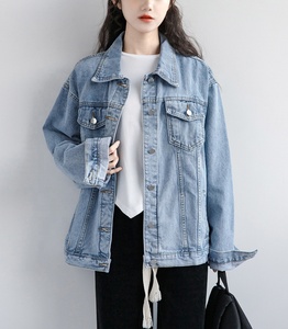เสื้อแจ็คเก็ตยีนส์สีฟ้าอ่อนสำหรับผู้ชายและผู้หญิง สไตล์ลำลอง ติดกระดุมด้านหน้า มีกระเป๋าหน้าอก แฟชั่นฤดูหนาว ใส่ซ้อนทับได้ สีพื้น ไซส์ XS - Product Image 2