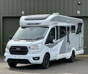Autocaravanas de Lujo de Alta Calidad de Fábrica, Caravanas, Remolques de Viaje, Autocaravanas para Acampar, de Acero Inoxidable para 4-6 Personas, con Aire Acondicionado, 1500 kg - Product Image 1