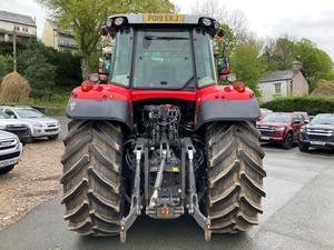 Tractor de granja Massey Ferguson 6718S usado a la venta - Product Image 2