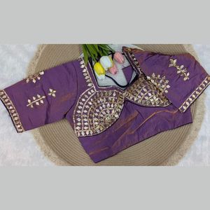 Blusa de seda moderna y elegante de diseño premium con bordado Gota Patti para mujer, precio al por mayor por Royal Export. - Product Image 1