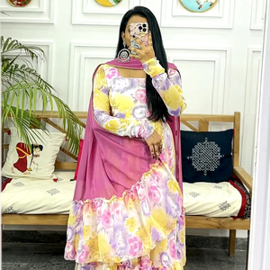 Maxi vestido Floral Elegance Fox Georgette con detalles sutiles Dupatta y escote cuadrado para Glam festivo - Product Image 1