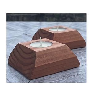 Porte-bougie en bois classique conçu pour compléter les intérieurs modernes tout en diffusant une lumière douce et douce de la bougie - Product Image 1