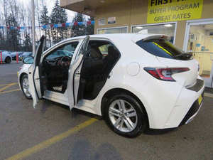 รถยนต์มือสองปี 2020 โตโยต้า โคโรลล่า แฮทช์แบค SE AWD ไม่เคยเกิดอุบัติเหตุ เบาะหนัง เกียร์ CVT กล้องมองหลัง พวงมาลัยซ้าย - Product Image 3