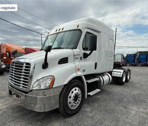 Camión de Carga Usado 2022 2019 Freightliner Cascadia 113 con Cabina Dormitorio, Techo Medio de 60'', 450HP, Automático - Product Image 2