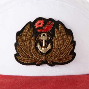 Garras N Roses Gorra de recuerdo de 7 paneles en blanco y rojo con ancla bordada a mano Parche de lingote de oro deslustrado Ajuste ajustable - Product Image 6