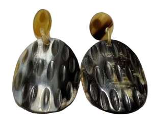 Dernière conception de boucle d'oreille en corne de boeuf de vache Boucle d'oreille en corne de buffle Bijoux naturels élégants Personnaliser la taille Design Bijoux Boucle d'oreille Buffal - Product Image 5