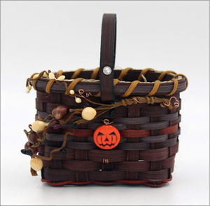 Cesta de Almacenamiento Navideña Ecológica de Bambú Verde y Rojo Natural Hecha a Mano por Sisu Handicraft - Product Image 4