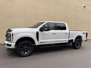 Camioneta Ford F-350 Super Duty 2023, Transmisión Manual, Volante a la Izquierda, Interior de Cuero Oscuro, Turbo, en Venta - Product Image 4