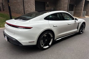 Voiture d'occasion propre à faible kilométrage, <span class=keywords><strong>Porsche</strong></span> <span class=keywords><strong>Taycan</strong></span> <span class=keywords><strong>4S</strong></span> berline 2022, livraison mondiale - Product Image 4