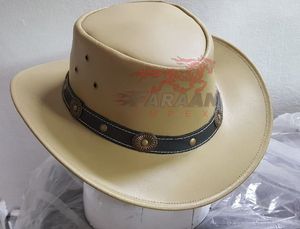 Chapeau de cowboy en cuir beige artisanal de style occidental avec bande Concho, large bord classique et design durable pour les aventures en plein air - Product Image 3