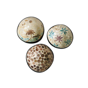CUENCOS DE CÁSCARA DE COCO ARTESANAL Utensilios de cocina sostenibles en colores vibrantes para cada hogar con conciencia ecológica - Product Image 1