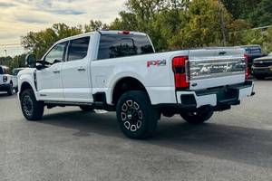 Camionetas Ford F-250 Super Duty Platinum 4x4 Platinum 4dr Crew Cab 6.8 ft. SB de segunda mano en venta - Product Image 4