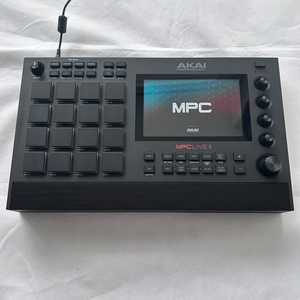 ศูนย์การผลิตเพลงแบบสแตนด์อโลน AKAais Professional MPC II พร้อมชุดสายเคเบิ้ลต้นฉบับ100% จากโรงงาน - Product Image 1