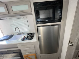 Linterna Coleman L-T 17B Usada 2023 - Product Image 3