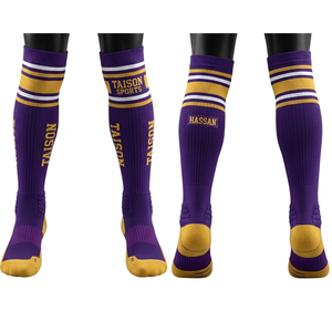 Chaussettes de football américain pour hommes en mélange coton-polyester 200 GSM de qualité supérieure, rayures rouges, noires et blanches, panneau côtelé, logo personnalisé tricoté, nom - Product Image 4