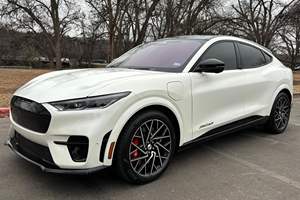 Ford Mustang Mach-E GT AWD Plus 2022 Usado en Excelentes Condiciones, Sin Accidentes, Volante a la Izquierda/Derecha - Product Image 4