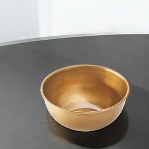 Lot de 2 bols de service élégants en métal doré, durables, légers et parfaits pour les repas modernes et la décoration intérieure - Product Image 4