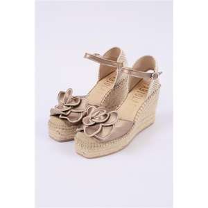 Alpargata cerrada con tacón de cuña alto - Product Image 2