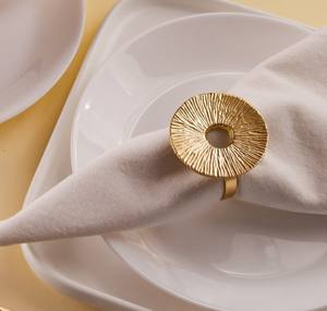 Vente en gros Anneaux de serviette feuille d'or créatifs Boucle de serviette feuille de ginkgo pour la décoration de la maison, de la table et du mariage - Product Image 1