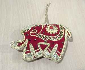 เครื่องประดับตกแต่งต้นคริสต์มาสสีแดงสดใสขนาด 4 นิ้ว สำหรับงานฝีมือและของขวัญ ขายส่ง - Product Image 4