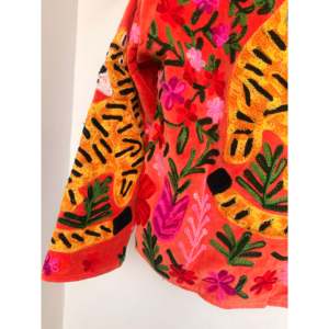 Blouson Bomber Réversible Brodé en Velours Orange Tigre pour Femme, Style Universitaire, Personnalisé, Court, en Satin, Lin et Cuir – Collection Automne - Product Image 3