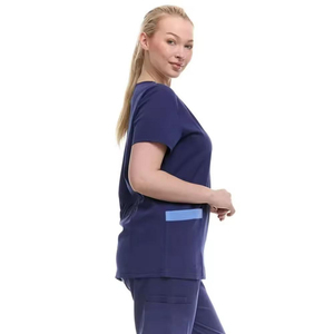 Combinaison de travail pour clinique féminine, respirante, conçue pour les professionnels de la santé recherchant le confort, la flexibilité et des performances fiables - Product Image 4