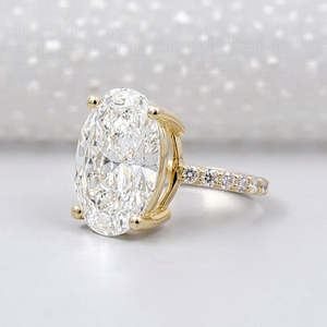 Anillo de Compromiso Clásico con Corte Ovalado Grande, Claridad EF/VS, Certificado por IGI, con Banda Pavé, Colección de Diamantes Cultivados en Laboratorio - Product Image 3