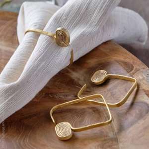 Ronds de serviette en laiton vintage de qualité supérieure avec gravures florales pour des dîners élégants et des tables de fête - Product Image 4