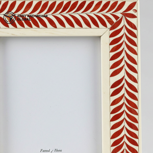 Cadre photo rectangulaire en bois fait main, léger, design moderne, rayures rouge menthe et blanc, écologique, installation murale créative - Product Image 4