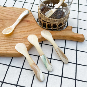 Cuillère en nacre faite à la main Cuillère à condiments au caviar en coquille naturelle Couverts de luxe polis pour hôtel restaurant Cadeau en gros - Product Image 4