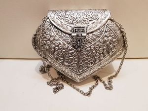 Pochette en laiton Glitzy de haute qualité avec des détails scintillants pour les organisateurs d'événements au prix de gros par HF CRAFTS - Product Image 2