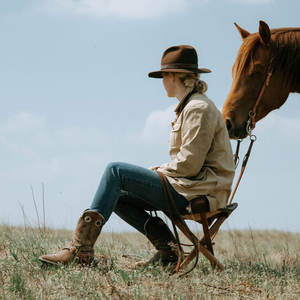 Taburete Plegable de Cuero Vacuno de Alto Rendimiento con Patas de Madera de Alta Calidad, Silla de Caza, Soporte para Lámpara de Pesca y Camping al Aire Libre - Product Image 5