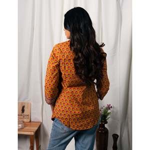 Tops de Algodón Naranja con Estampado a Mano, Cómodos y Elegantes - Product Image 5