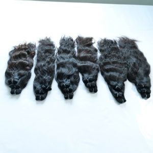 Vente en gros de cuticules brésiliennes vierges naturelles de vison alignées 100% cuticules indiennes naturelles de couleur noire alignées ondulations profondes cheveux lâches - Product Image 5