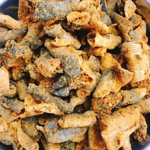 ผิวไข่ปลาเค็มกรอบทำจากหนังปลาแซลมอน100% และไข่เค็มที่มีไขมันผิวปลาเป็นของว่าง - Product Image 2